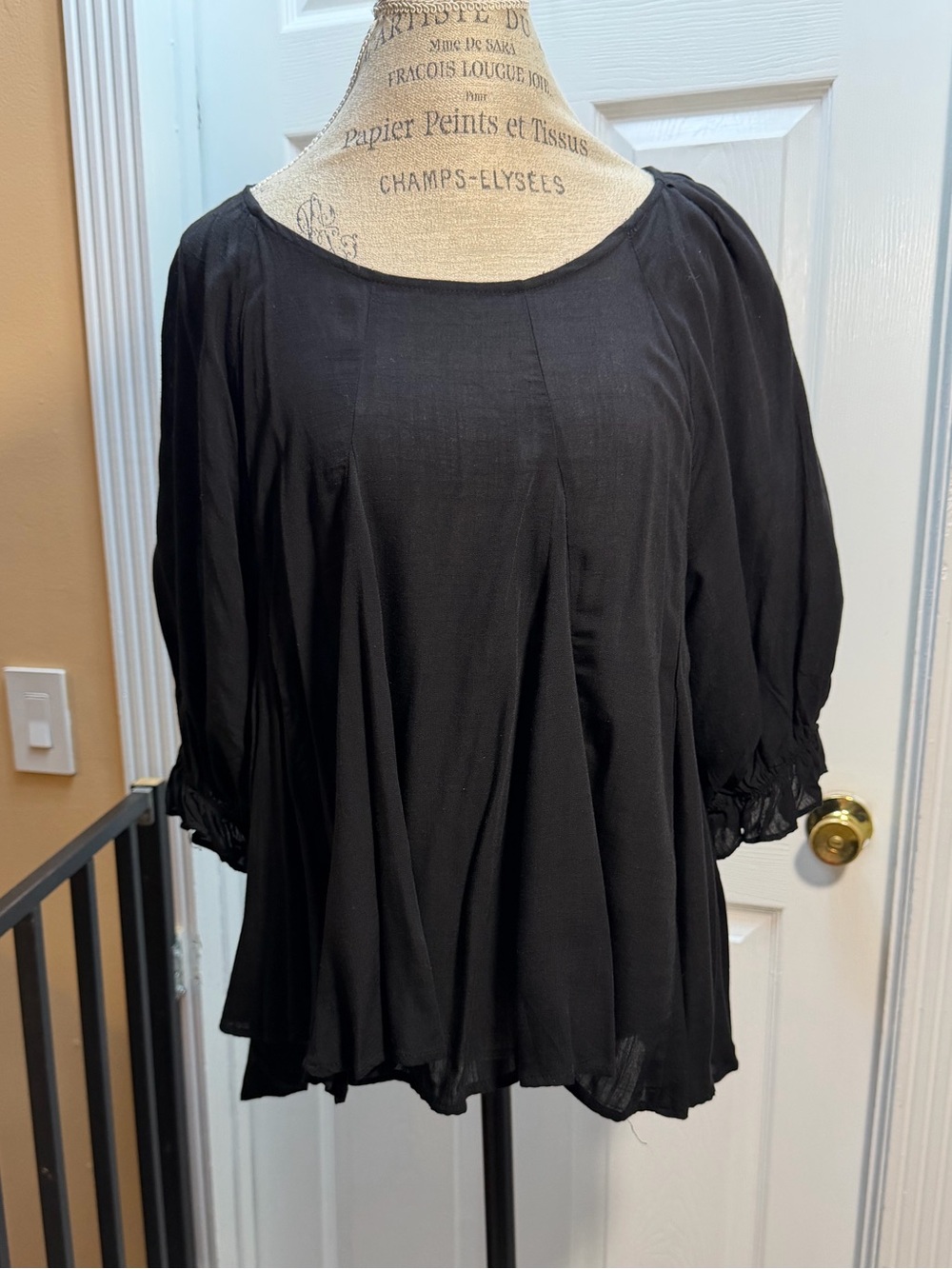 Umgee Black Flowing Scoop Neck Blouse
